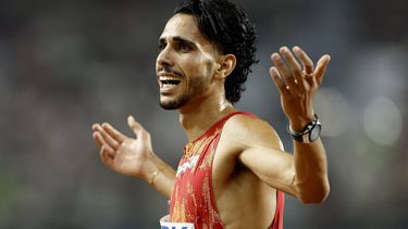 epa10824186 Mohamed Katir of Spain celebrates after placing second in the Men's 5000m final at the World Athletics Championships Budapest, Hungary, 27 August 2023.  EPA/ROBERT GHEMENT