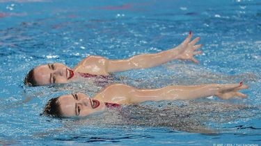 epa11121527 Bregje De Brouwer and Noortje De Brouwer of Netherlands compete in the Artistic Swimming Women's Duet Technical preliminaries at the FINA World Aquatics Championships in Doha, Qatar, 02 February 2024.  EPA/YURI KOCHETKOV