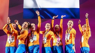 ROME - (l-r) Myrte van der Schoot, Lieke Klaver, Cathelijn Peeters, Eveline Saalberg, Minke Bisschops, Femke Bol, Anne van de Wiel op het podium na de slotdag van de Europese kampioenschappen atletiek. ANP IRIS VAN DEN BROEK