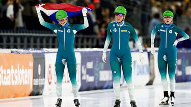 HEERENVEEN - Marijke Groenewoud juicht na het winnen van de massastart voor vrouwen tijdens de slotdag van het NK Afstanden in Thialf. De olympische winter werd afgetrapt met het driedaagse schaatstoernooi. ANP VINCENT JANNINK