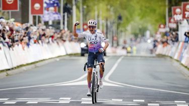 VALKENBURG - Paula Blasi (UAE Team ADQ) viert haar overwinning tijdens de finish van de Amstel Gold Race 2026 voor vrouwen in Valkenburg. MARCEL VAN HOORN / ANP