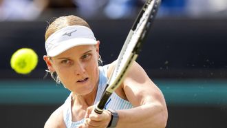 ROSMALEN - Suzan Lamens (NED) in actie tegen Naomi Osaka (JPN) op de vijfde dag van het Libema Open tennis toernooi in Rosmalen. ANP SANDER KONING