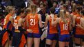 epa12324273 Netherlands's coach Felix Koslowski (C) gives instructions to his players during the FIVB Women's Volleyball World Championship 2025 Pool A - preliminary phase match between Netherlands and Thailand in Bangkok, Thailand, 26 August 2025.  EPA/RUNGROJ YONGRIT