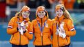 MILAAN - (l-r) Joy Beune, Marijke Groenewoud, Antoinette Rijpma-de Jong op het podium na afloop van de finale ploegenachtervolging vrouwen bij het langebaanschaatsen in het Milano Speed Skating Stadium op de Olympische Winterspelen van Milaan. SEM VAN DER WAL / ANP