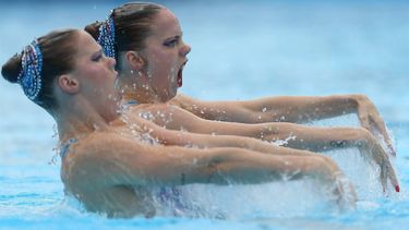 epa11403449 Bregje Maria Antonia de Brouwer and Noortje Johanna Cornelia de Brouwer of the Netherlands compete in the Duet Free preliminary of artistic swimming at the European Aquatics Championships Belgrade 2024, in Belgrade, Serbia, 11 June 2024.  EPA/ANDREJ CUKIC