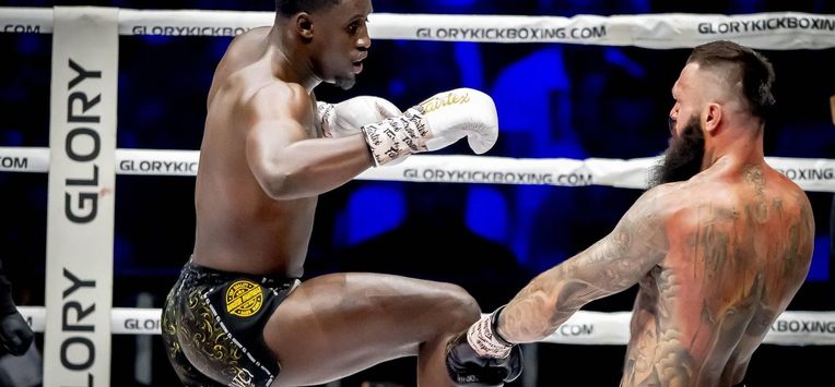 ROTTERDAM - Mory Kromah (links ) in actie tegen Cristian Ristea  tijdens het kickboksgala Glory 103 in Ahoy. ANP ROBIN UTRECHT