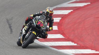 2023-09-23 14:39:59 epa10878095 Italian rider Marco Bezzecchi of team Mooney VR46 Racing during a Qualifying session of the Motorcycling Grand Prix of India, in Dankau, near Greater Noida, India, 23 September 2023. The inaugural Motorcycling Grand Prix of India is held at Buddh International Circuit on 24 September 2023.  EPA/RAJAT GUPTA