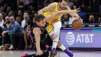 epa12835093 Miami Heat guard Pelle Larsson (L) in action against Los Angeles Lakers point guard Luka Doncic (R) during the NBA basketball game between the Miami Heat and the Los Angeles Lakers at the Kaseya Center in Miami, Florida, USA, 19 March 2026.  EPA/CRISTOBAL HERRERA-ULASHKEVICH  SHUTTERSTOCK OUT