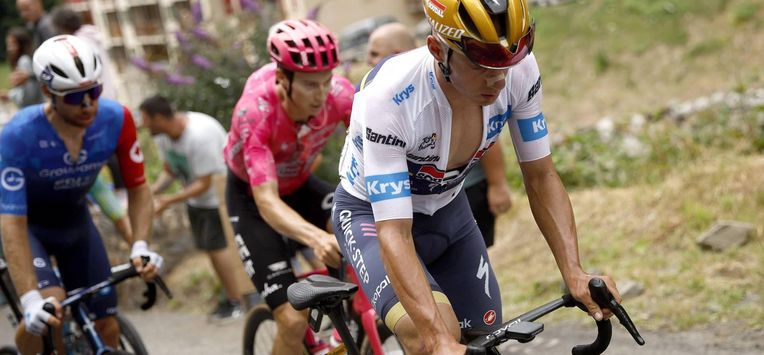 epa12247182 Belgian rider Remco Evenepoel of Soudal Quick-Step team in action during the 14th stage of the Tour de France cycling race over 182.6km from Pau to Luchon-Superbagneres, France, 19 July 2025.  EPA/MARTIN DIVISEK