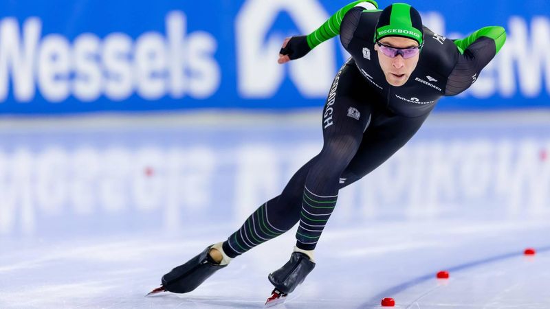 HEERENVEEN - Louis Hollaar in actie op de 1500 meter allround tijdens de tweede en laatste dag van het NK Allround & Sprint. IRIS VAN DEN BROEK / ANP