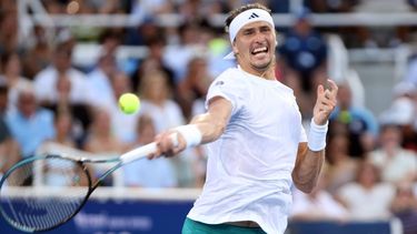 epa12303690 Alexander Zverev of Germany in action against Ben Shelton of the US during their men's singles quarter-final match of the Cincinnati Open at the Lindner Family Tennis Center in Mason Ohio, USA, 15 August 2025.  EPA/MARK LYONS