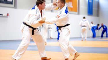 ARNHEM - Judoka Jur Spijkers (l) en Michael Korrel tijdens een training op Papendal. De Judo Bond Nederland traint in aanloop naar het WK in Oezbekistan. ANP ROBIN VAN LONKHUIJSEN