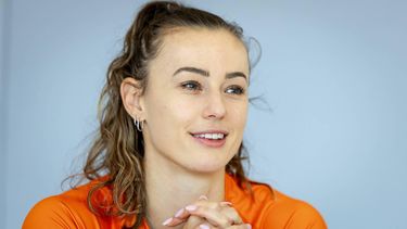 APELDOORN - Nadine Visser staat de media te woord, tijdens de teampresentatie voor de EK Indoor Atletiek. De Europese kampioenschappen vinden van 6 tot en met 9 maart plaats in Apeldoorn. ANP ROBIN VAN LONKHUIJSEN