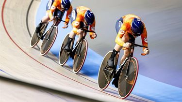 HEUSDEN-ZOLDER - Baanwielrenners Kimberly Kalee, Hetty van de Wouw en Steffie van der Peet in actie op de kwalificatie voor de scratch tijdens de eerste dag van de Europese kampioenschappen baanwielrennen in Belgie. ANP BAS CZERWINSKI