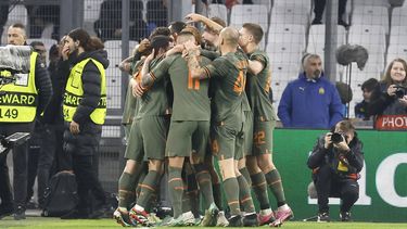 epa11173406 Players of Shakhtar celebrate after scoring the opening goal during the UEFA Europa League knock- out round play-offs, 2nd leg soccer match between Olympique Marseille and Shaktar Donetsk, France 22 February 2024.  EPA/SEBASTIEN NOGIER