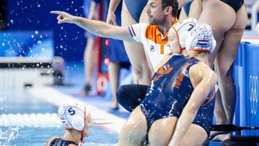 PARIJS - Coach Evangelos Doudesis van Nederland tijdens de halve finale tussen Nederland en Spanje van het waterpolotoernooi op de Olympische Spelen. ANP REMKO DE WAAL