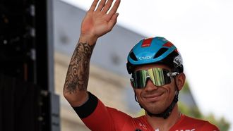 2023-07-12 11:55:26 epa10741036 Australian rider Caleb Ewan of team Lotto Dstny reacts prior to start of the 11th stage of the Tour de France 2023, a 180 km race from Clermont-Ferrand to Moulins, France, 12 July 2023.  EPA/CHRISTOPHE PETIT TESSON
