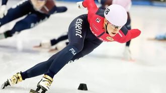 LEEUWARDEN - Suzanne Schulting in actie in de halve finale 1000 meter tijdens de eerste dag van het Daikin NK Shorttrack in de Elfstedenhal. VINCENT JANNINK / ANP
