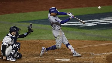 epa11693502 Los Angeles Dodgers Mookie Betts (R) hits the go ahead RBI sacrifice fly to center field during the eighth inning of game five of the Major League Baseball (MLB) World Series between the American League Champion New York Yankees and the National League Champion Los Angeles Dodgers at Yankees Stadium in the Bronx borough of New York, New York, USA, 30 October 2024. The World Series is the best-of-seven games.  EPA/CJ GUNTHER