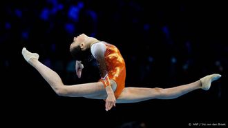 2023-10-08 16:52:40 ANTWERPEN - Naomi Visser in actie tijdens de vloerfinale op het WK turnen in Sportpaleis Antwerpen. ANP IRIS VAN DEN BROEK