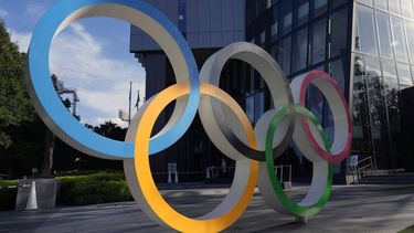 2023-10-11 15:15:28 epa10912767 An Olympic Rings monument is seen before the Japanese Olympic Committee building in Tokyo, Japan, 11 October 2023. Sapporo Mayor and JOC President announced their decision to withdraw Sapporo's bid to host the 2030 Winter Olympics, citing fading public support due to a series of bribery scandals surrounding the Tokyo 2020 Games. Sapporo Mayor and JOC President said they are considering bidding for the 2034 or later Winter Games, depending on the economic and political situation.  EPA/FRANCK ROBICHON