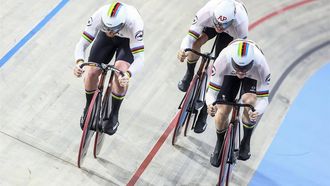 APELDOORN - Harrie Lavreysen,  Roy van den Berg, Tijmen van Loon tijdens de team sprint op de eerste dag van het EK baanwielrennen in het Apeldoornse Omnisportcentrum. Het toernooi duurt tot en met 14 januari en is het laatste grote internationale toernooi in aanloop naar de Olympische Spelen in Parijs. ANP VINCENT JANNINK