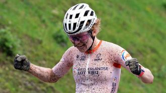 2023-06-25 12:31:53 The Netherlands' Puck Pieterse celebrates winning the Women's Cross Country event of the Mountain Bike Cycling competition of the European Games 2023 in Krynica, southwestern Poland, on June 25, 2023. 
JANEK SKARZYNSKI / AFP