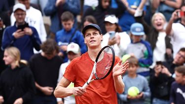 Italy's Jannik Sinner celebrates after winning his men's singles match against US Christopher Eubanks on Court Suzanne-Lenglen on day two of the French Open tennis tournament at the Roland Garros Complex in Paris on May 27, 2024. 
Anne-Christine POUJOULAT / AFP