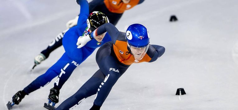 MILAAN - Xandra Velzeboer en Selma Poutsma tijdens de halve finales voor de 500 meter bij het shorttrack schaatsen in de Milano Ice Skating Area op de Olympische Winterspelen van Milaan. SEM VAN DER WAL / ANP