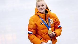 MILAAN - Xandra Velzeboer tijdens de medailleceremonie van de 1000 meter bij het shorttrack schaatsen in de Milano Ice Skating Area op de Olympische Winterspelen van Milaan. SEM VAN DER WAL / ANP