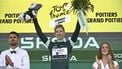 Team SD Worx - Protime’s Dutch rider Lorena Wiebes celebrates her green jersey of best sprinter on the podium the 4th stage (out of 9) of the fourth edition of the Women's Tour de France cycling race, 130.7 km from Saumur to Poitiers, in Poitiers, western France on July 29, 2025. 
JULIEN DE ROSA / AFP