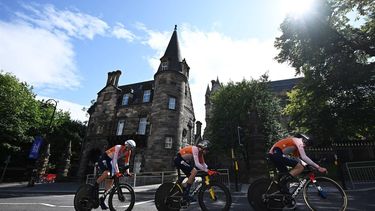 2023-08-08 15:54:51 Riders from Netherlands pass the University of Glasgow as they take part in the Team Time Trial Mixed Relay road race during the UCI Cycling World Championships in Glasgow, Scotland on August 8, 2023. 
Oli SCARFF / AFP
