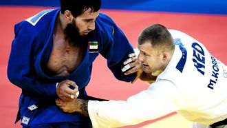 PARIJS - Judoka Michael Korrel in actie tegen Dzhafar Kostoev (VAE) op de Olympische Spelen. ANP REMKO DE WAAL