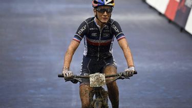 2022-08-20 13:29:40 France's Pauline Ferrand-Prevot celebrates as she crosses the finish line to win the silver medal in the Women's Mountain Bike Cross Country Final event at the European Championships in Munich, southern Germany, on August 20, 2022. 
Tobias SCHWARZ / AFP