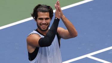 epa13218410 Carlos Alcaraz of Spain reacts after winning his match against Tommy Paul of the USA during the Men’s Singles round 4 of the US Open Tennis Championships at the USTA Billie Jean King National Tennis Center in Flushing Meadows, New York, USA, 06 September 2026. The 2026 US Open tournament runs from 23 August through 13 September.  EPA/BRIAN HIRSCHFELD