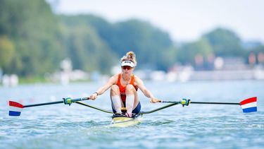 AMSTERDAM - Karolien Florijn in actie tijdens de heats op het onderdeel skiff op de derde dag van de wereldkampioenschappen roeien op de Bosbaan in het Amsterdamse Bos. IRIS VAN DEN BROEK / ANP