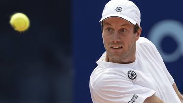 epa11481717 Botic van de Zandschulp of Netherland in action against Dominic Stricker of Switzerland at the Swiss Open tennis tournament in Gstaad, Switzerland, 16 July 2024.  EPA/PETER SCHNEIDER