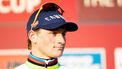 HOOGERHEIDE - Mathieu van der Poel tijdens de Mannen Elite wereldbekerwedstrijd veldrijden. ANP IRIS VAN DEN BROEK