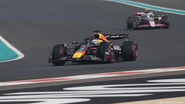 epa12573973 Red Bull Racing driver Max Verstappen of Netherlands in action during third practice session for the Formula One Abu Dhabi Grand Prix, in Abu Dhabi, United Arab Emirates, 06 December 2025. The 2025 Formula One Abu Dhabi Grand Prix will be held at the Yas Marina Circuit racetrack on 07 December.  EPA/ALI HAIDER