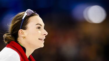 HEERENVEEN - Femke Kok na het winnen van de 500 meter voor vrouwen tijdens de tweede dag van het NK afstanden in Thialf. Voor de Nederlandse rijders en rijdsters is dit toernooi een belangrijke tussenstop onderweg naar het WK afstanden in Hamar. ANP SEM VAN DER WAL