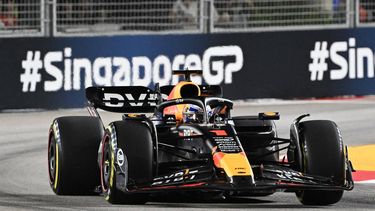 2023-09-15 15:05:54 Red Bull Racing's Dutch driver Max Verstappen drives during the second practice session ahead of the Singapore Formula One Grand Prix night race at the Marina Bay Street Circuit in Singapore on September 15, 2023. 
ROSLAN RAHMAN / AFP