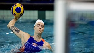 2023-07-06 11:30:14 ZEIST - Sabrina van der Sloot tijdens de training van de Nederlandse waterpolosters ter voorbereiding van het WK in het Japanse Fukuoka. ANP ROBIN VAN LONKHUIJSEN