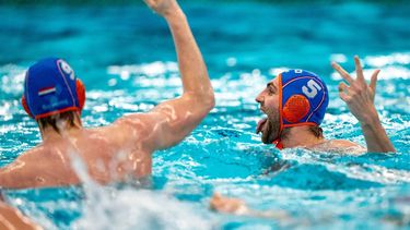 ROTTERDAM - Guus van IJperen van Nederland tijdens het olympisch kwalificatietoernooi tegen Rusland. De Nederlandse waterpoloers zijn op jacht naar een startbewijs voor de Olympische Spelen. ANP RONALD HOOGENDOORN