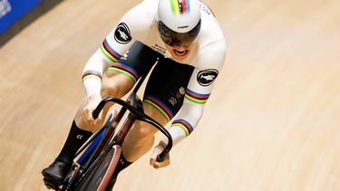 HEUSDEN-ZOLDER - Baanwielrenner Harrie Lavreysen in actie in de kwalificatie sprint tijdens de derde dag van de Europese kampioenschappen baanwielrennen in Belgie. ANP BAS CZERWINSKI