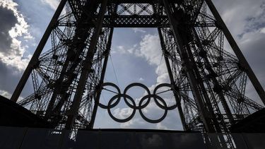 This photograph taken on June 26, 2024 shows the Olympics rings on the Eiffel Tower in Paris, on June 26, 2024. 
OLYMPIA DE MAISMONT / AFP