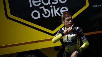 epa12212267 Danish rider Jonas Vingegaard of team Visma-Lease a bike attends a training session before the start of the Tour de France cycling in Lillle Metropole, France, 03 July 2025.  EPA/MARTIN DIVISEK