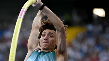 Sweden’s Armand Duplantis competes during the men's pole vault event of the Silesia Diamond League athletics meeting in Chorzow, Poland, on August 25, 2024. 
Sergei GAPON / AFP