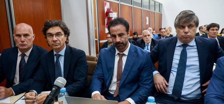 Argentine football legend Diego Maradona's former medical doctor Leopoldo Luque (C) is seen at a courthouse for a preliminary hearing in a trial over his death in San Isidro, outskirts of Buenos Aires on April 14, 2026. 

Tomas CUESTA / AFP