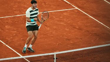 Spain's Carlos Alcaraz reacts to a point against as he plays against Italy's Lorenzo Musetti during their men's singles semi-final match on day 13 of the French Open tennis tournament on Court Philippe-Chatrier at the Roland-Garros Complex in Paris on June 6, 2025. 
Dimitar DILKOFF / AFP
