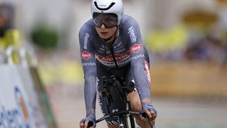 Alpecin-Deceuninck team's Belgian rider Jasper Philipsen cycles to the finish line of the 7th stage of the 111th edition of the Tour de France cycling race, 25,3 km individual time trial between Nuits-Saint-Georges and Gevrey-Chambertin, on July 5, 2024. 
Thomas SAMSON / AFP